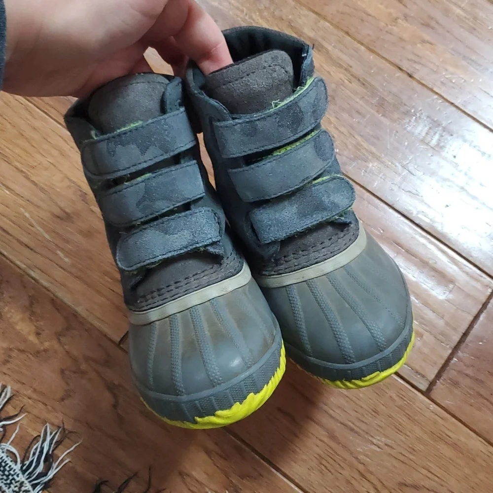Sorel Cheyanne ll Strap Kids' Charcoal and Lime Snow Boots